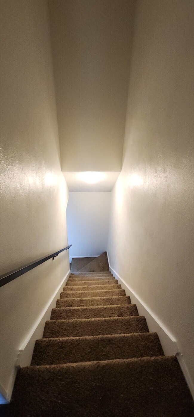 Building Photo - Now Leasing Charming 2 bedroom Townhome with garage & fenced backyard.  – 9110 White Settlement R...
