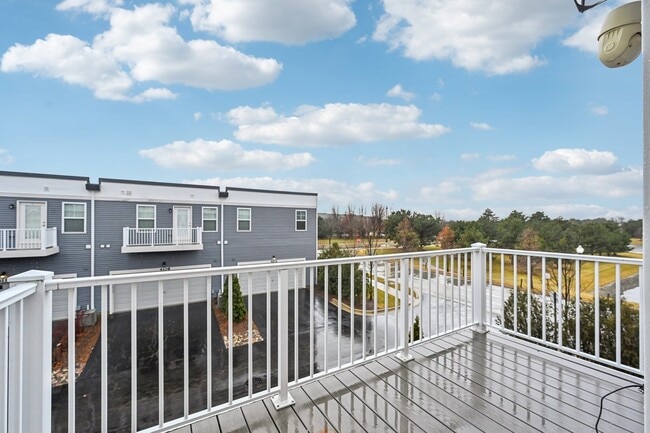 Building Photo - 905 Times Square Dr