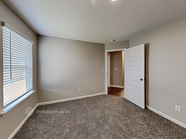Building Photo - 218 Emporia Loop