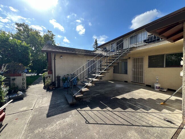 Building Photo - 651 Belladonna Ct