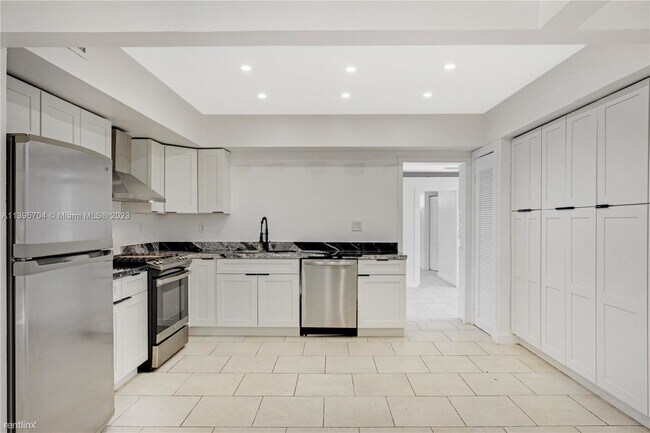 Building Photo - 4 br, 3 bath House - 50 NE 132nd Ter