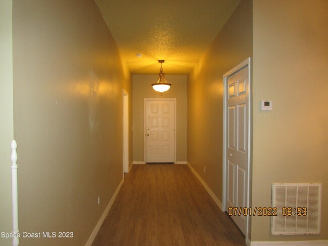 Building Photo - 700 Benton Dr