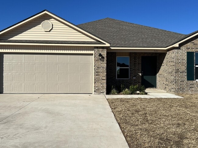 Primary Photo - 561 SE 3rd Ter