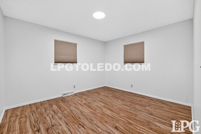 Building Photo - 1818 Christian Ave