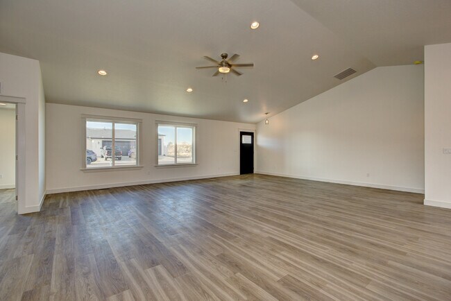 Building Photo - 1342 S Justice Ave