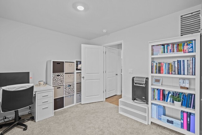 Building Photo - 402 Folkstone Rd