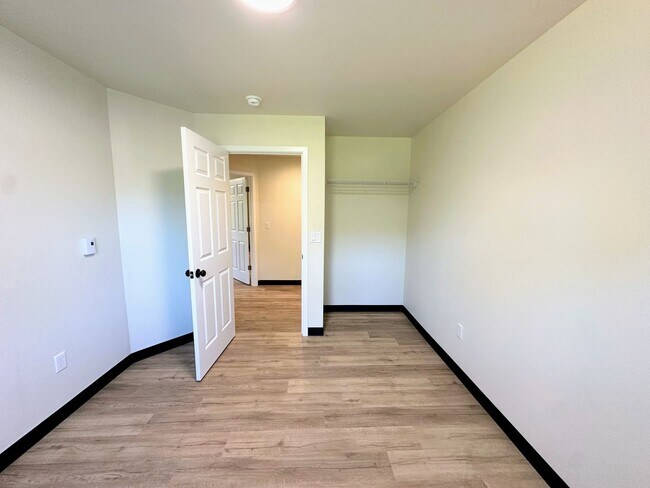 Building Photo - 1201-1203 Atrium Ct