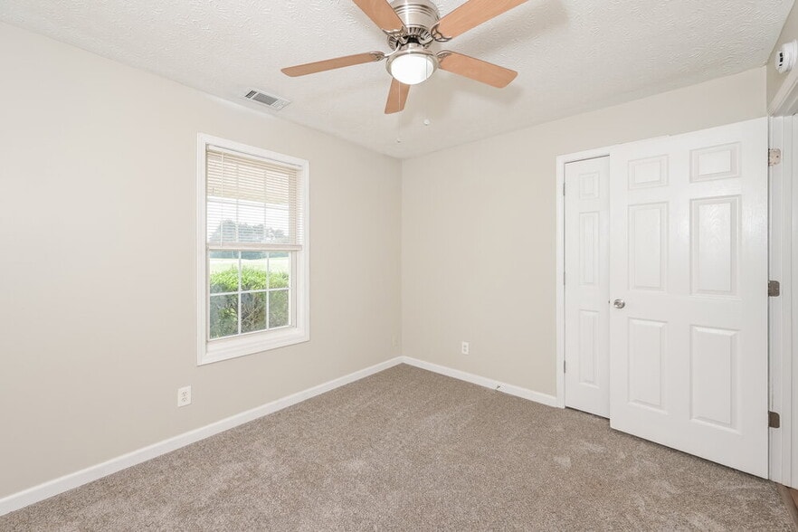 Building Photo - 372 Kay Dr