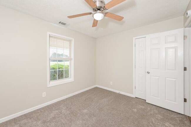 Building Photo - 372 Kay Dr