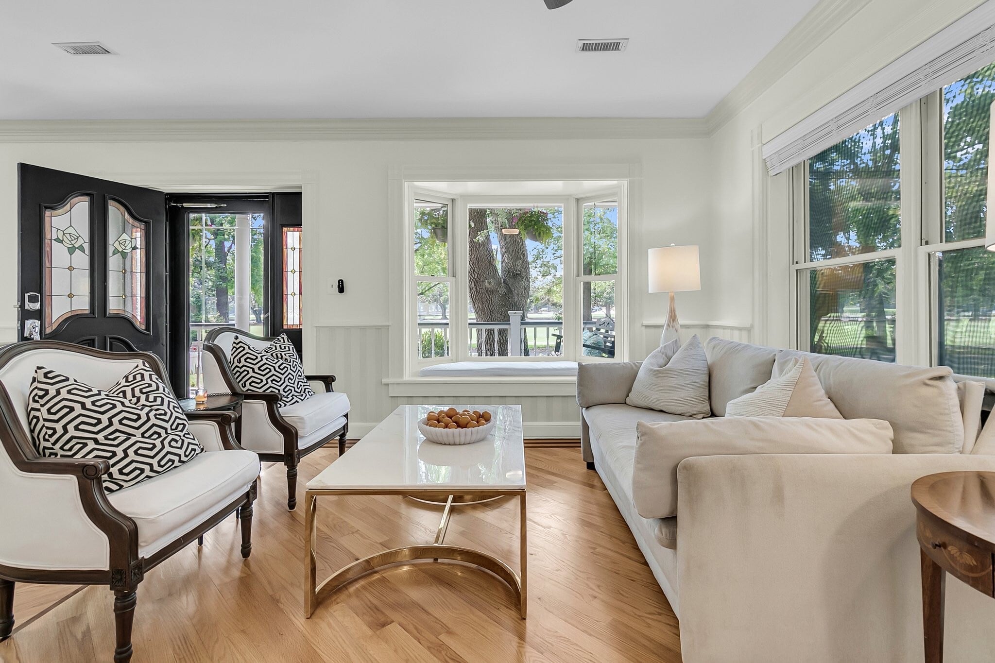 Main Living Room w/ sofa bed - 2142 Golfview Dr