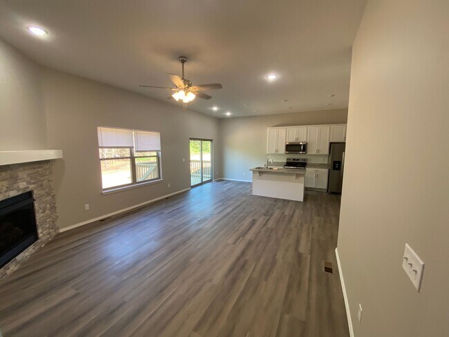 Building Photo - Brand New Home!!