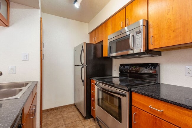 Building Photo - Light and Bright Second Level Condo Available Now!