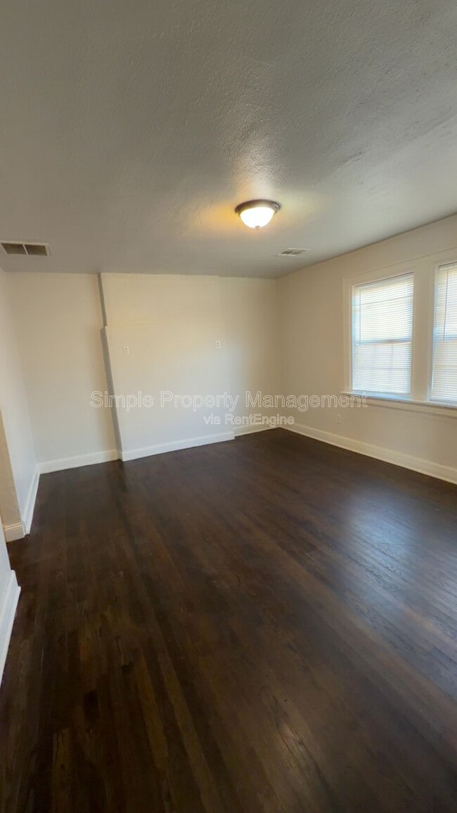 Building Photo - 946 East Dr