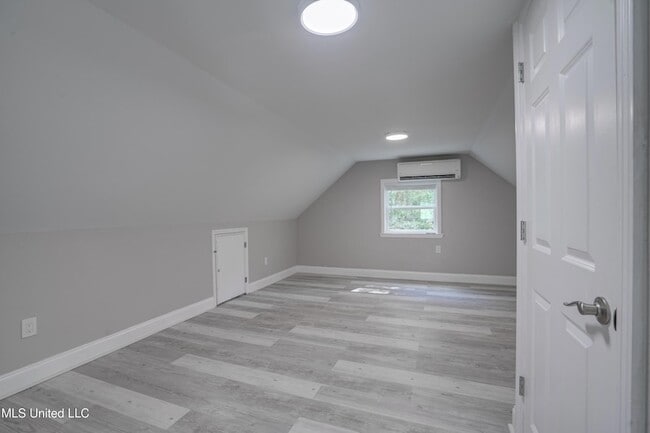 Building Photo - 1076 Lilinoe Way