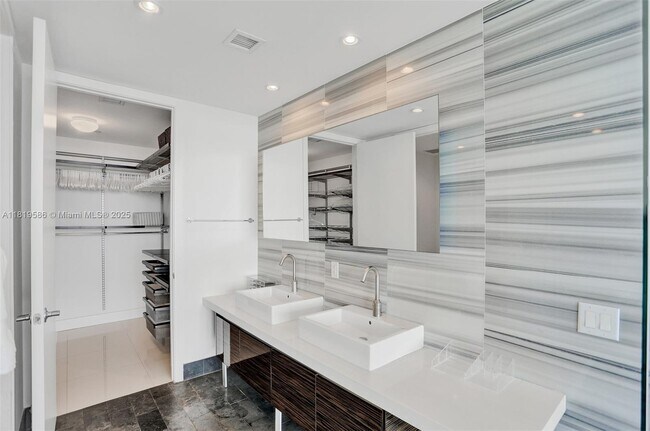 Building Photo - 1100 Biscayne Blvd