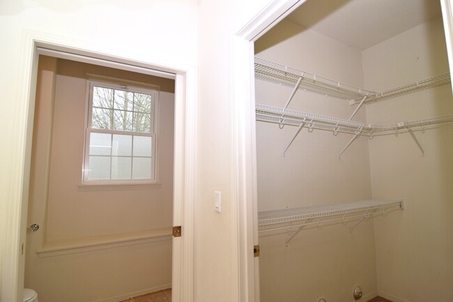 Building Photo - 1754 NE Ashberry Dr