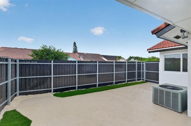 Building Photo - 4530 SW 143rd Pl