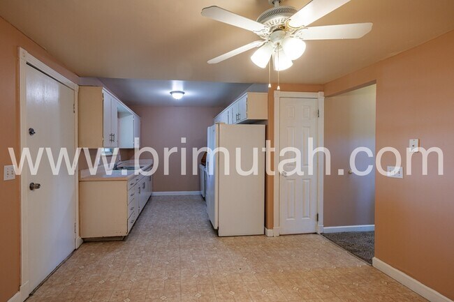 Building Photo - 1561 E 4945 S