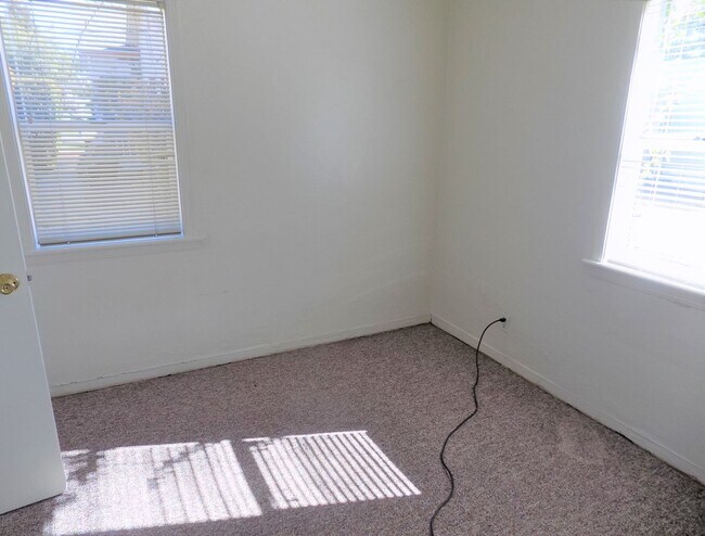 Building Photo - 735-745 Grand Ave