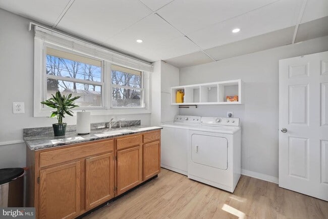 Building Photo - 8418 Stonewall Dr