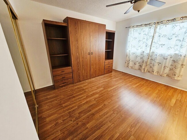 Building Photo - 501 Blue Heron Dr