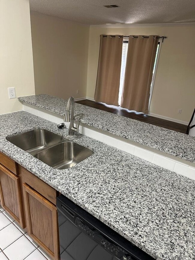 Building Photo - 616 Barrington Hills Dr