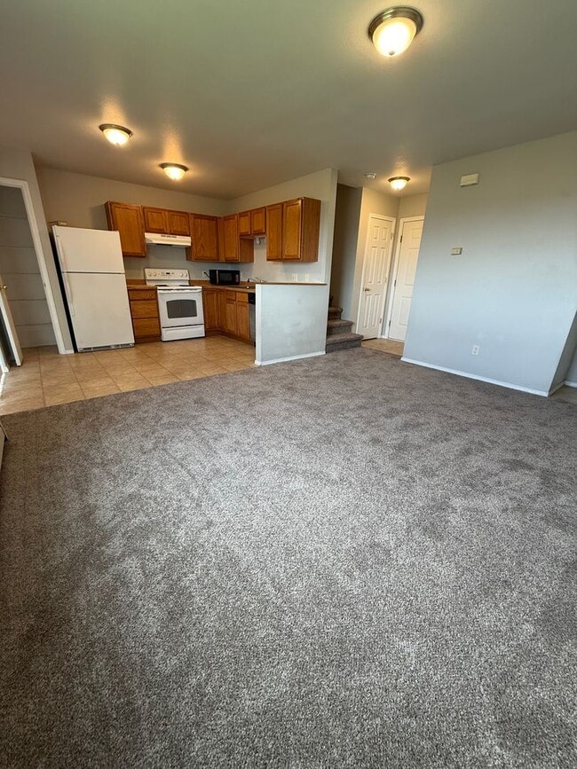 Building Photo - 1033 N River Rock Dr