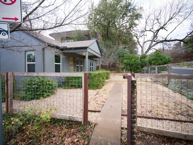 Building Photo - 701 Bouldin Ave