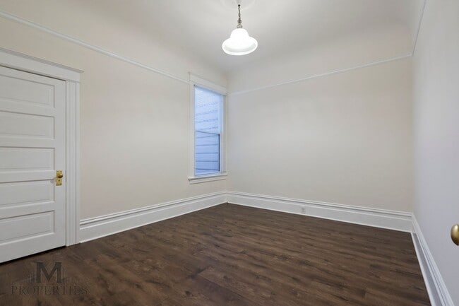 Building Photo - Updated Edwardian Style Noe Valley Flat - ...