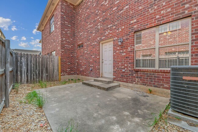 Building Photo - 304 Forest Dr Loop