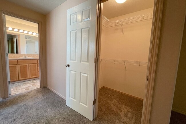 Building Photo - Fantastic Kenton Home with Central A/C, Wa...
