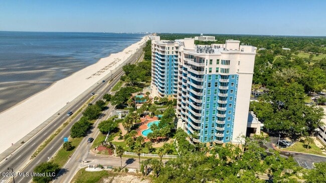 Building Photo - 2230 Beach Dr