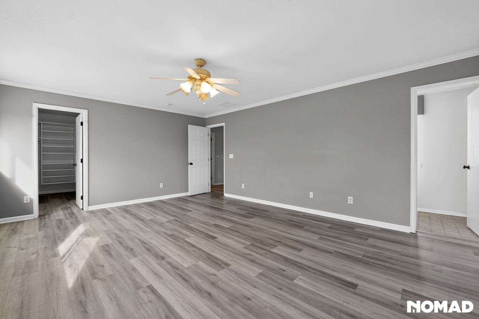 Building Photo - 454 E 77th Pl