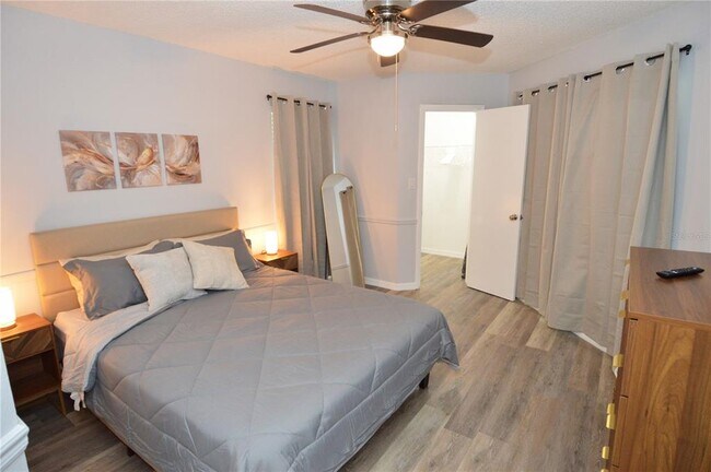 Building Photo - 8754 Mallard Reserve Dr
