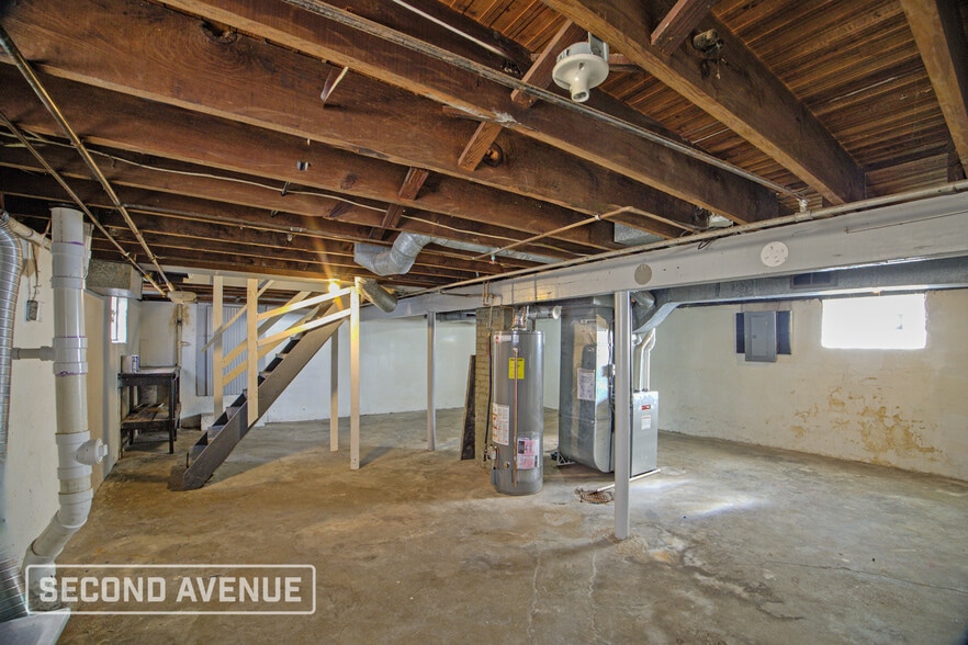 Building Photo - 1806 Sundale Ave