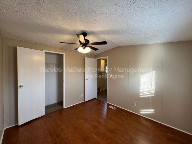 Building Photo - 4819 Douglas Dr