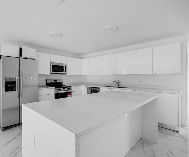 Building Photo - 152 NW 18th St