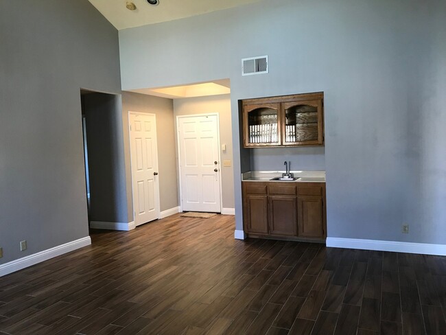 Building Photo - 3 Bed 2 Bath House in El Cajon - Brand New...