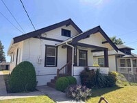 Building Photo - 2 Bedroom Bremerton Charmer, Fenced Yard & Move In Incentive! Available Now!