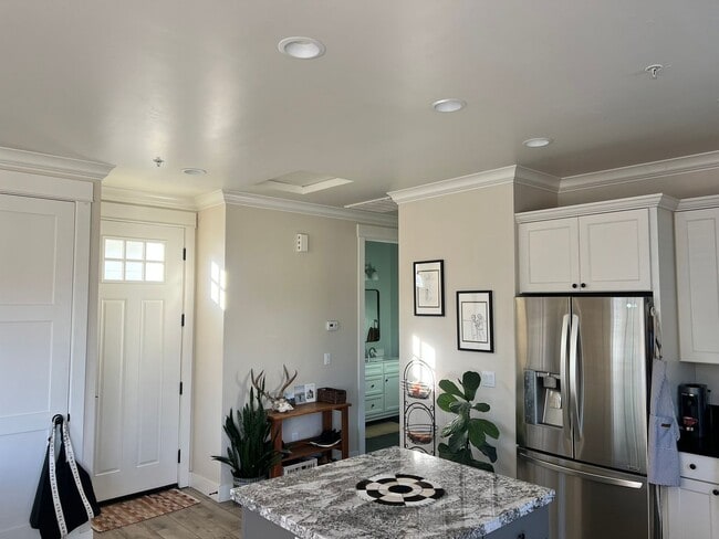 Building Photo - 399 Foothill Blvd