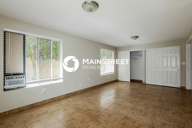 Building Photo - 4 Bedroom Pet-Friendly Home in Glendale, AZ with Main Street Renewal