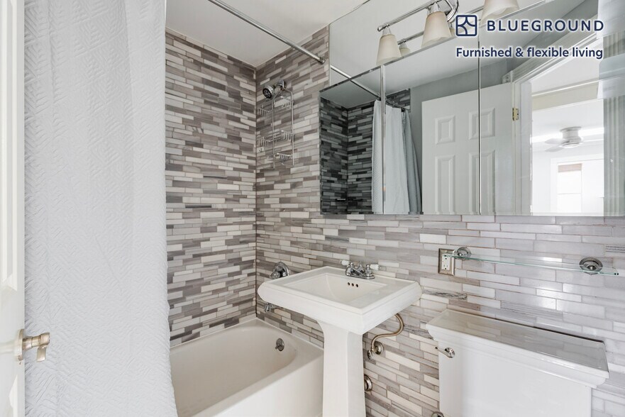 Building Photo - 234 E 14th St