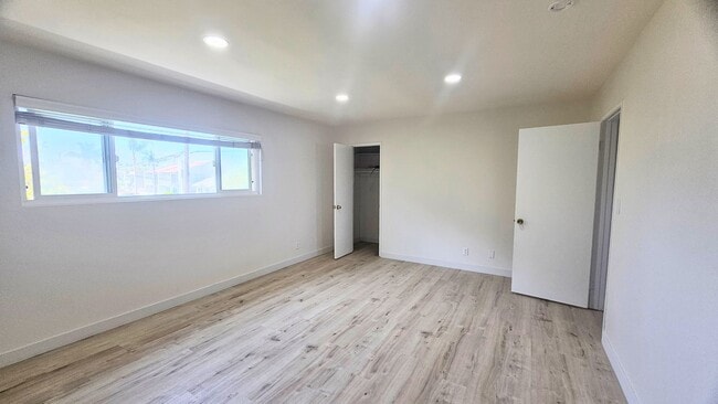 Building Photo - Gorgeous Remodeled 3bed 3bath 2 car garage...