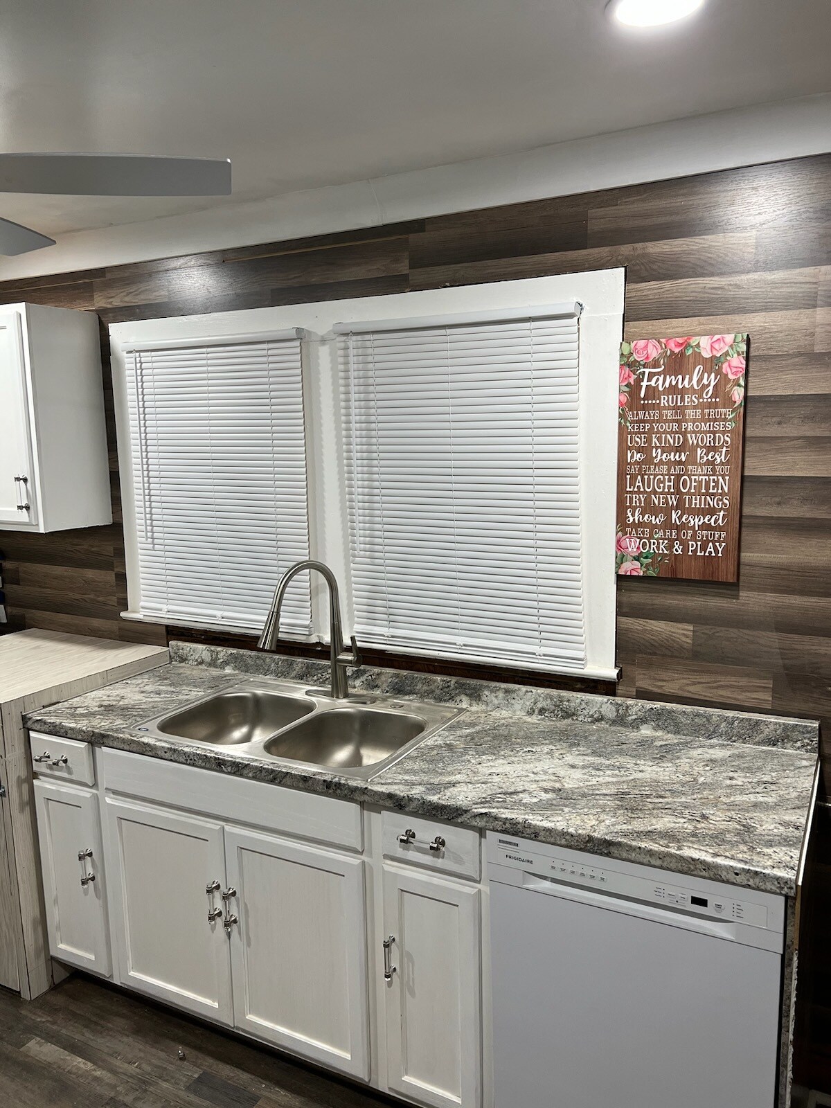 KITCHEN - 905 N Layton Ave