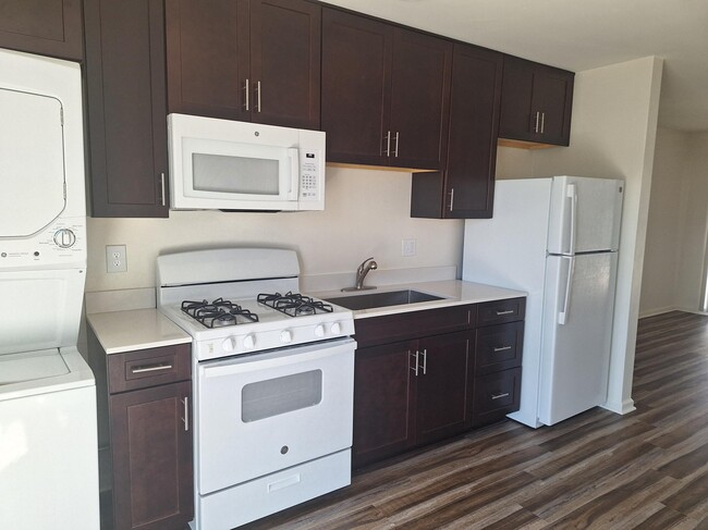 Kitchen - remodel - Microwave - 3818 Merrimac Ave