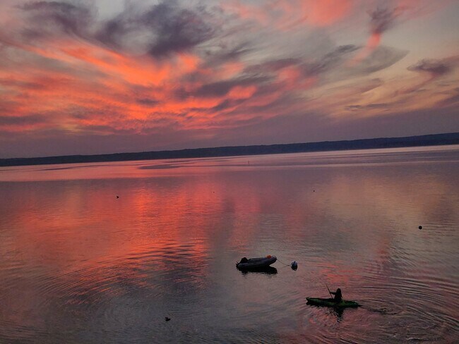 Building Photo - 19118 Soundview Dr NW