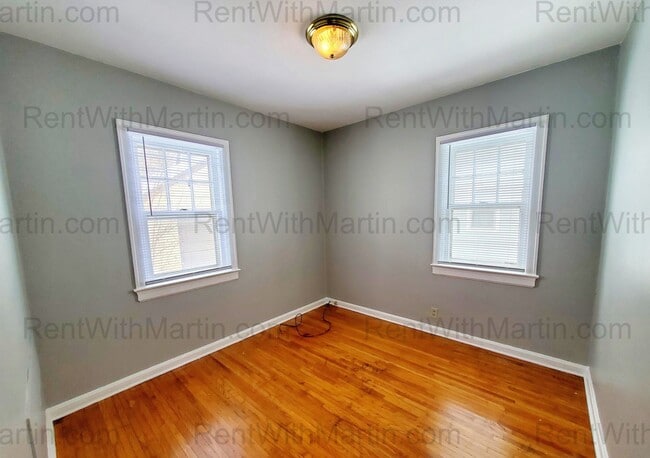 Building Photo - FOR RENT- 657 Dawson- Pets ok with conditions- Recent Remodel!