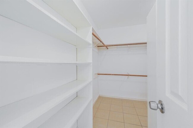 Building Photo - 19511 Westhaven Dr