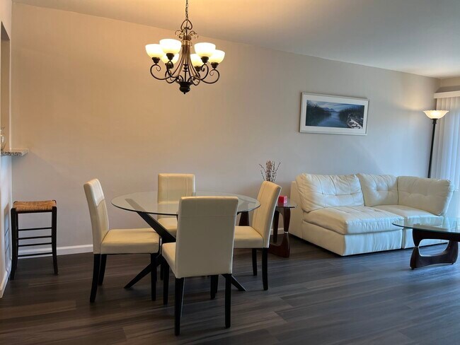 Building Photo - 5101 Carriage Way Dr