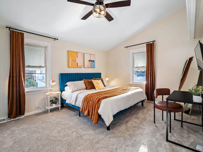 Building Photo - 2001 Tampa Ave